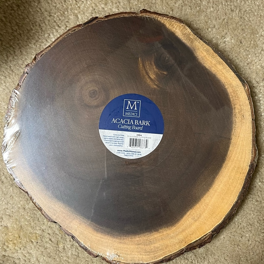 Medici Acacia Bark Cutting Board